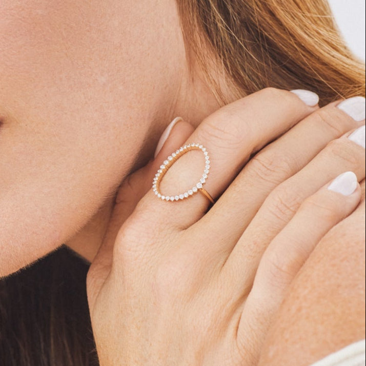 Graduated Diamond Oval Ring