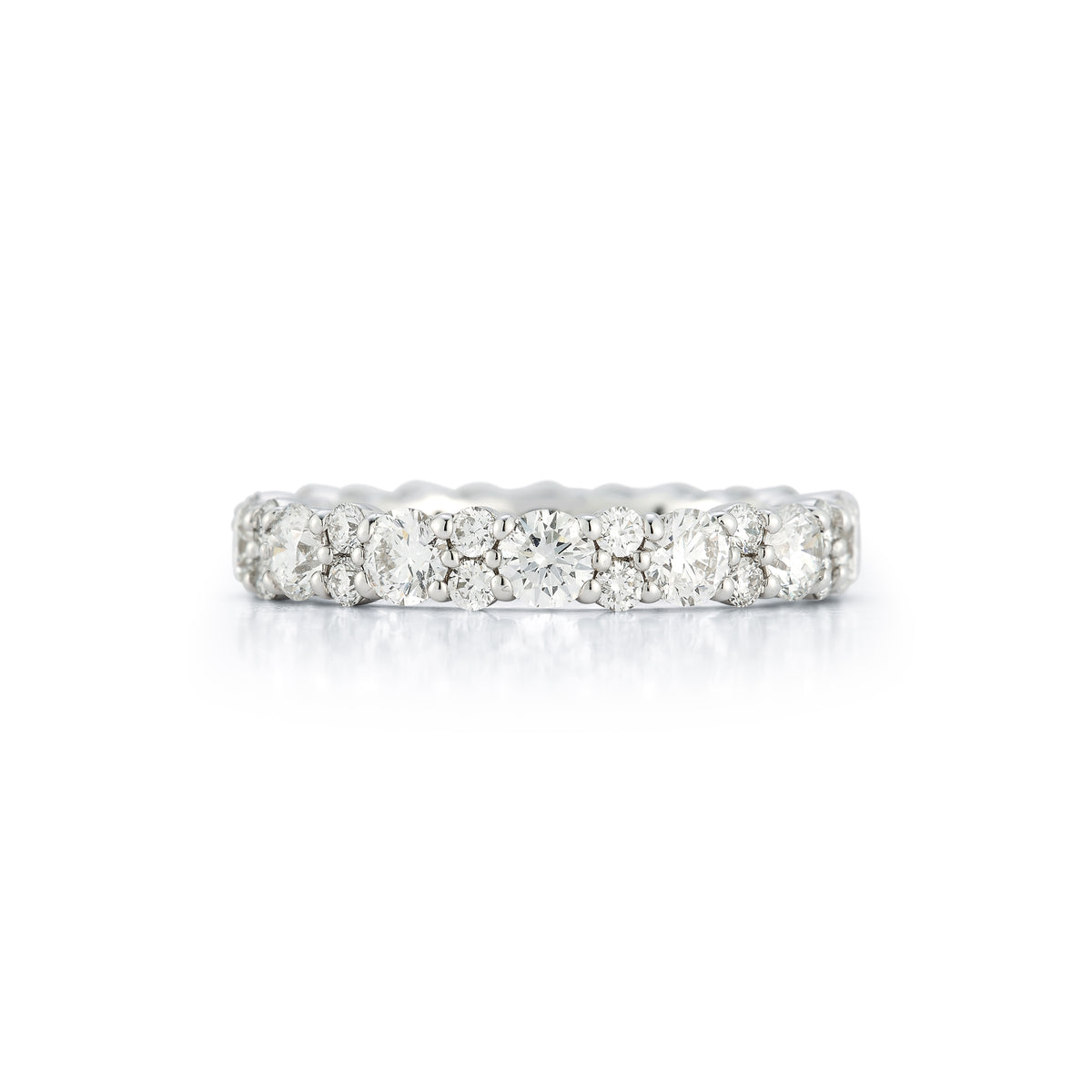 Round & Illusion Diamond Eternity Band in 18 white gold