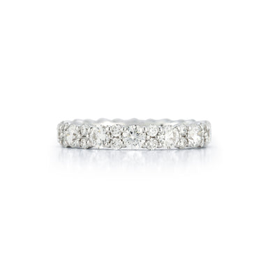 Round & Illusion Diamond Eternity Band in 18 white gold