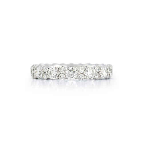 Round & Illusion Diamond Eternity Band in 18 white gold