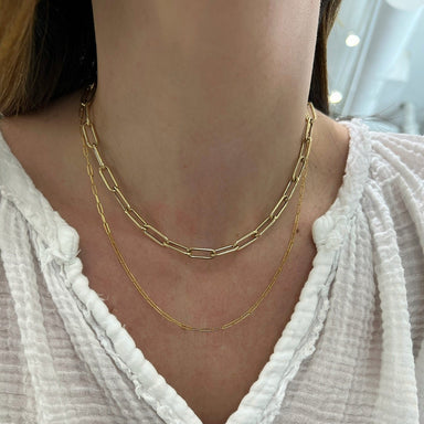 Mini Lola Chain Necklace in yellow gold on the neck
