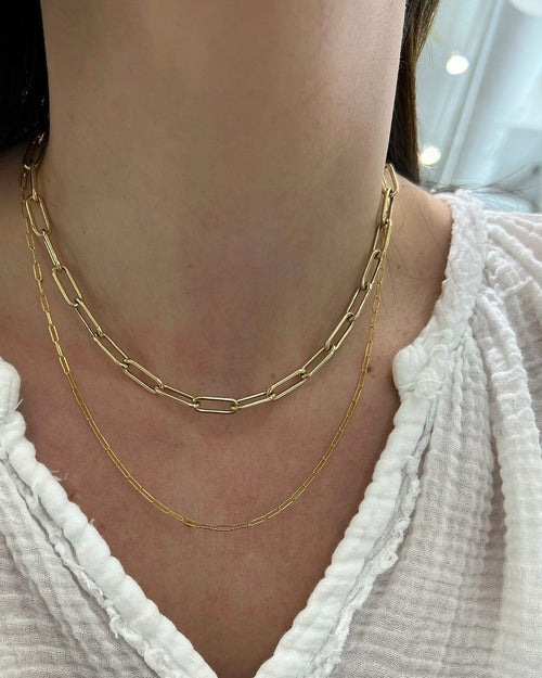 Mini Lola Chain Necklace in yellow gold on the neck