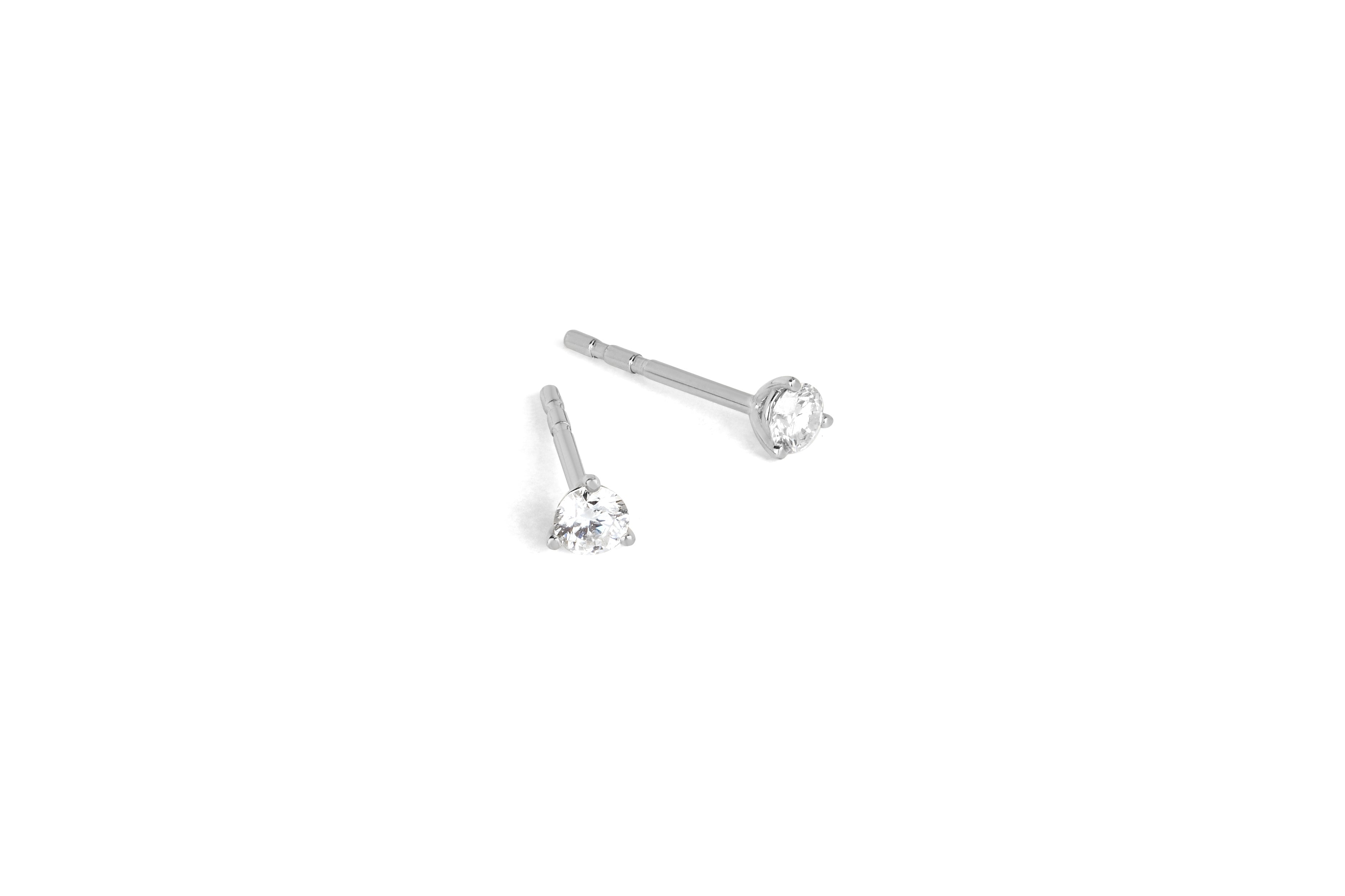 Solitaire Diamond Stud Earring in 14k white gold