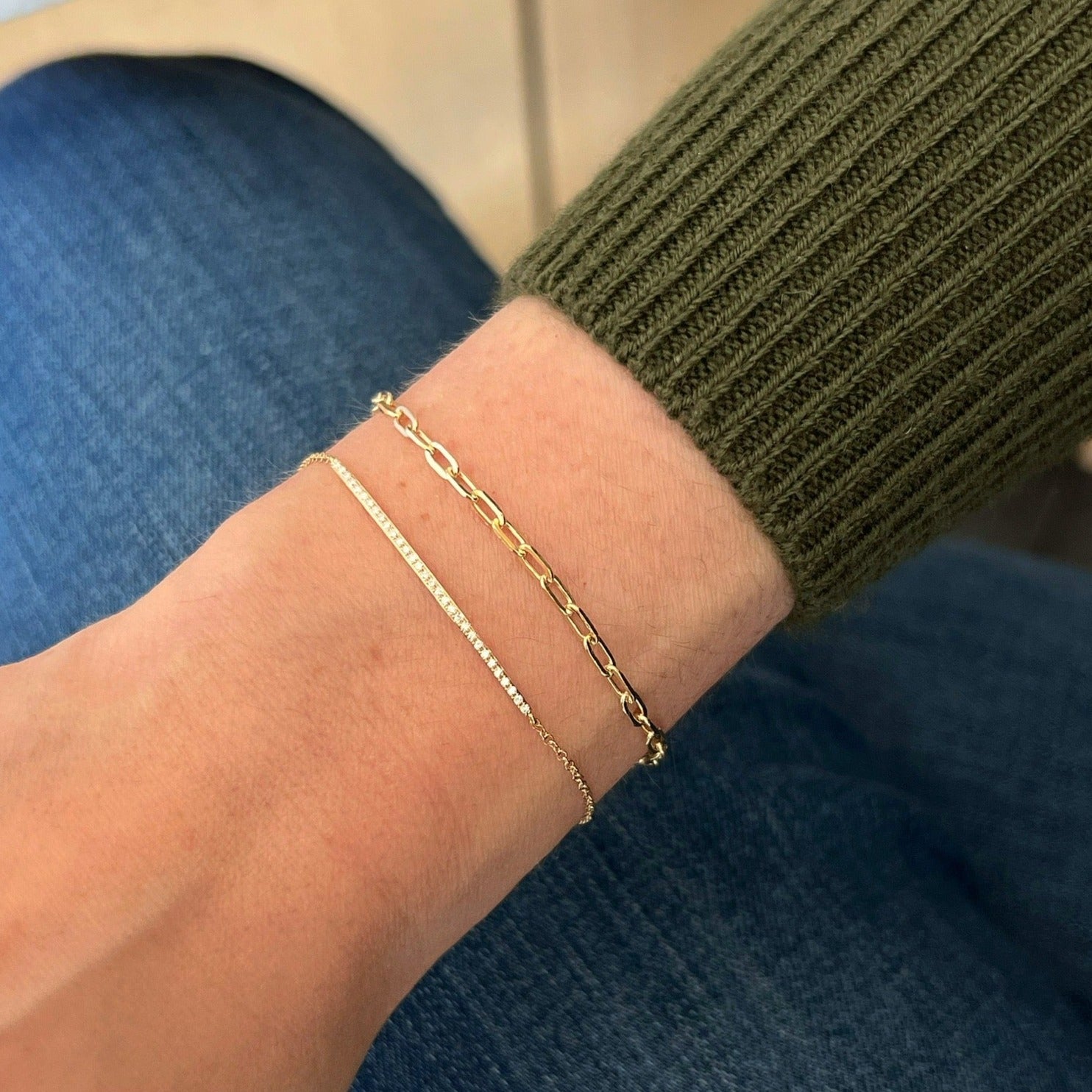 Mini Link Bracelet in yellow gold on the wrist